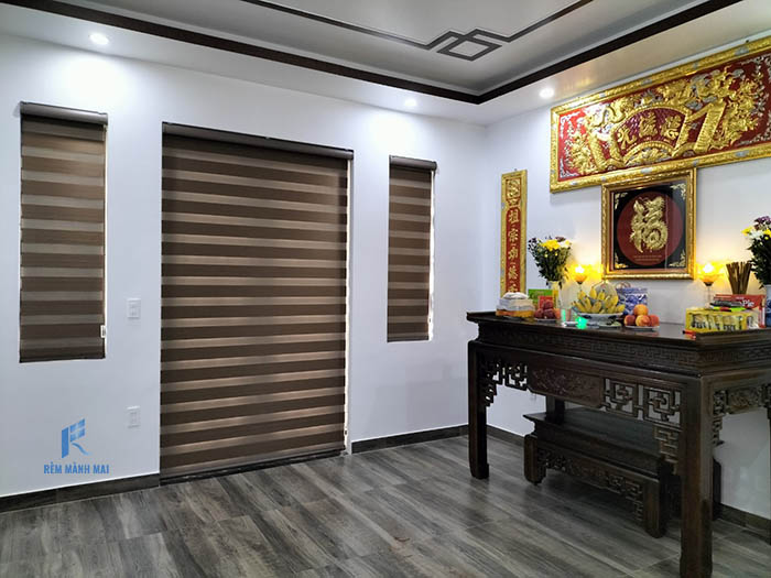 lắp rèm cuốn cầu vồng phòng thờ